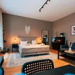 Luga Homes - Chausseehaus * 라이프치히