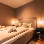 Luga Homes - Chausseehaus 아파트