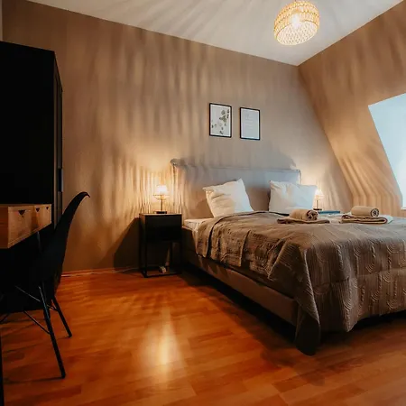 Luga Homes - Chausseehaus 아파트 *